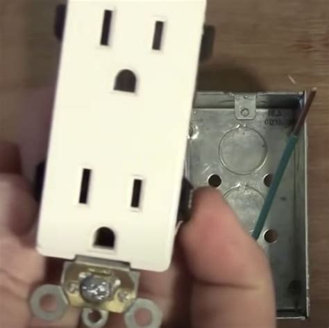 self grounding outlet